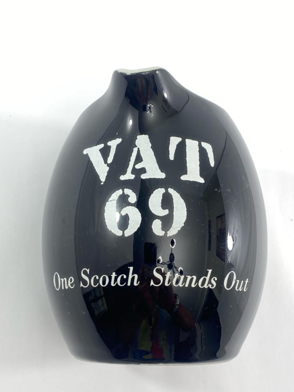 VAT 69 ‘’One Scotch Stands Out’’ Black & White Whiskey Pot